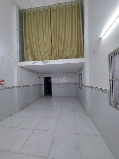Nguyên căn mặt hẻm 4m 8tr Quận 4.