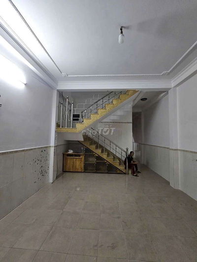 CHO THUÊ NHÀ 2.TẦNG....
DtSd 135m2 
Đg 5m5......khu vực sơn Trà..
4 f