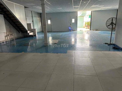 Cho thuê kho/ xưởng 700m2, 35tr thương lượng VVăn Hát, Long Trường, Q9