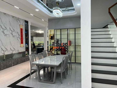 Nhà 2 mặt tiền phố cũ đường Nguyễn Trãi 8x18,5 nở hậu 19m full thổ cư