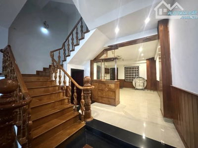 BÁN NHÀ 3 TẦNG MT HÀ HUY GIÁP 90M2 GẦN  ĐH NGOẠI NGỮ  VÀO Ở NGAY