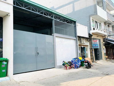 KHO XƯỞNG _300M2_ ĐẸP, CẦU THAM LƯƠNG. Giá :20Tr/tháng.
