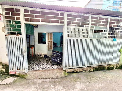 Bán nhà cứng cáp gần chợ Bùi Vĩnh, DT lớn 89,4m2 ,thổ cư 100%. CC ngay
