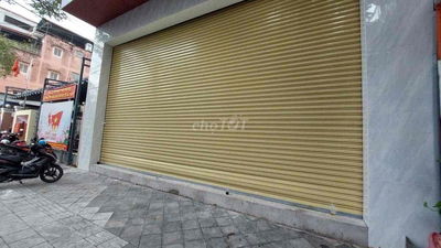 Showroom mặt tiền Phan Đình Phùng ngang 9,7m gần bến Ninh Kiều