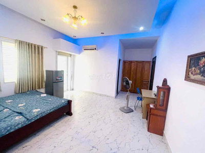 Phòng trọ GV 30m2 cửa sổ hướng ra công viên, full nội thất