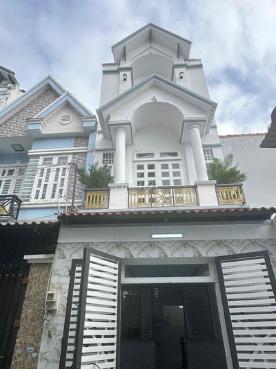 BÁN GẤP NHÀ NGAY CHỢ 4,2x 15 2LẦU, GIA: 5TY945 TL Q12
