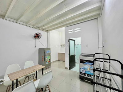 CHO THUÊ CĂN HỘ MINI 1 TRỆT 1 LẦU NGAY CÁCH MẠNG THÁNG 8 QUẬN 10