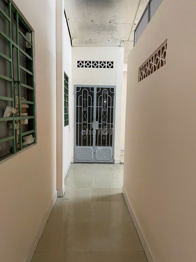 Nhà mới sơn sửa 4m x 18m, 1 lầu đúc kiên cố, 2PN, 2WC, hẻm 2m Văn Thân