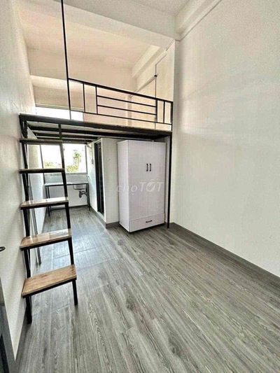 CHO THUÊ PHÒNG GÁC CAO 1m8 K ĐỤNG ĐẦU GẦN CÔNG VIÊN LÀNG HOA ,ĐH IUH