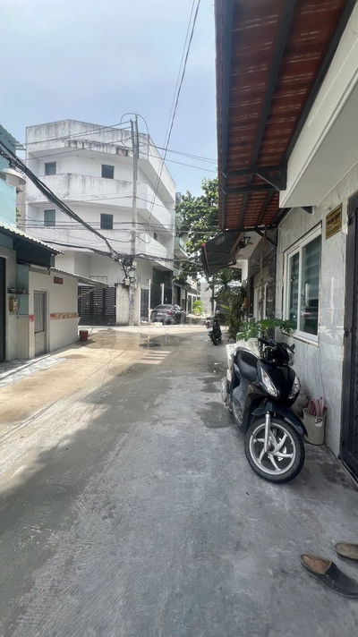 NHÀ 2 TẦNG - 4 PHÒNG NGỦ - HẺM XE HƠI (miễn tiếp môi giới)