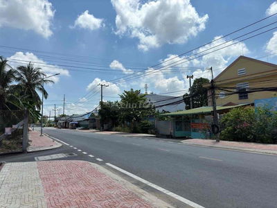 Đât mặt tiền Nhựa