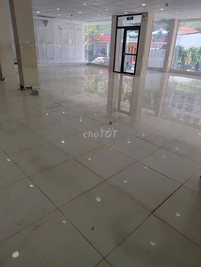 Mặt bằng kinh doanh lớn Quận 7
