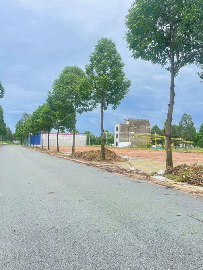 Cần bán lô đất ngay chợ kcn bàu bàng, DT 150m2, sổ riêng, full thổ