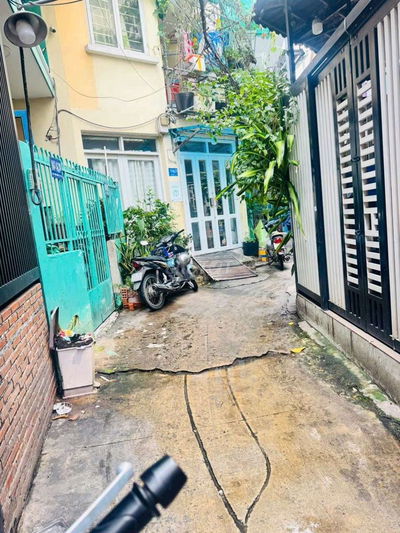 238_ Bán nhà sát đường lớn,ngay chợ trường học.lạc long quân Q11