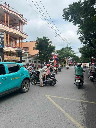 GẤP GÂP NHÀ LÔ GÓC 2 MẶT TIỀN