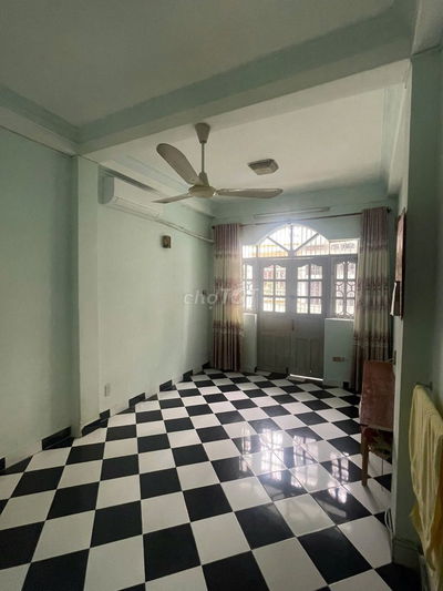 Cho thuê phòng trọ rộng 22m² có máy lạnh, ban công TT Q. Phú Nhuận