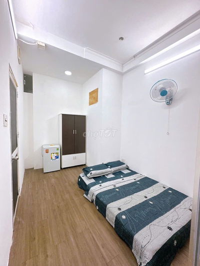 Phòng trọ 23m2 sát Metro Văn Thánh full nội thất ở Nguyễn Hữu Cảnh