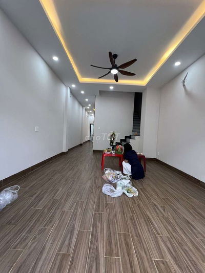 Nhà khu VIP Dương Thị Giang dt 5×20, 1 trệt 2 lầu. Thang máy