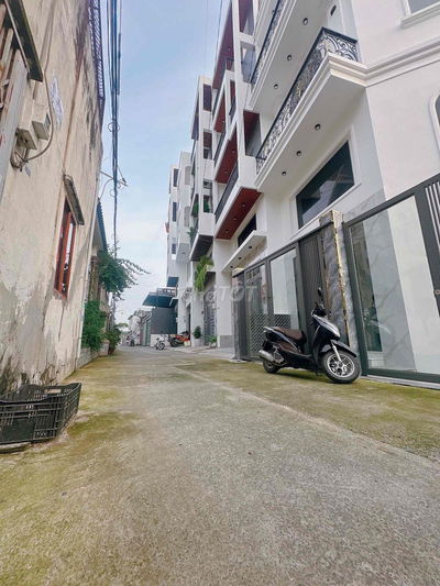 bán căn nhà góc 2 mặt hẻm thông ngay trường học nguyen Huê