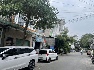 Bán CHDV mặt tiền nhựa 18m phường Dĩ An, thu 30tr/th. Nhà 1 trệt 2 lầu 14 căn hộ và 1 kiot