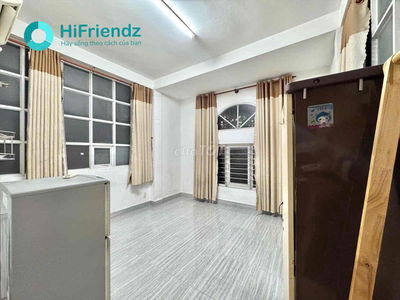 Trống sẵn studio cửa sổ trời ngay cầu chữ Y