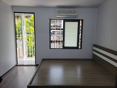 Tập thể Hoàng Đạo Thành, khu VIP, 2 mặt ngõ Ô TÔ, full tiện ích