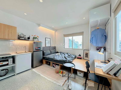 Cho Thuê Căn Hộ Studio Cửa Sổ Lớn Mặt Tiền Đường Gần Metro Quận 1
