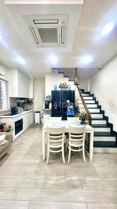 Bán nhà trung tâm Tân Bình, gần Út Tịch  24m², 3 tầng, pháp lý rõ ràng