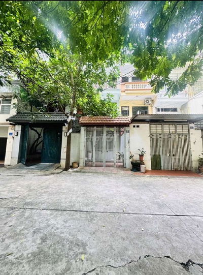 NHÀ PHÂN LÔ - Ô TÔ TRÁNH - CÓ SÂN ĐỖ Ô TÔ