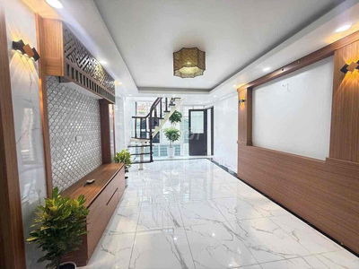 Bán căn tập thể Bách Khoa 100m², 4 ngủ, full nội thất, ô tô đỗ chân cầ