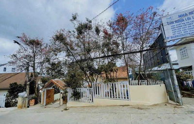 VILLA Sân Vườn 400m2  Mặt tiền 15m Đường Hùng Vương Đà Lạt 17,5 Tỷ
