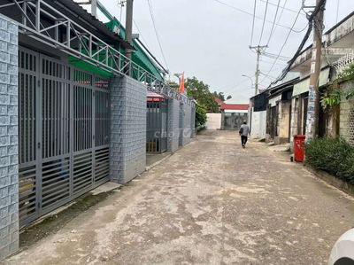 Nhà mặt tiền hẻm thông xe hơi tránh nhau 2 lầu,sân thuợng,nội thất
