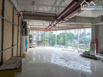 Bán hoặc cho thuê 230m sàn văn phòng tòa The Golden Palm 21 Lê Văn Lương, giá rẻ