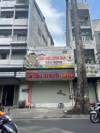 MẶT TIỀN TRẦN QUANG KHẢI, TÂN ĐỊNH, QUẬN 1.