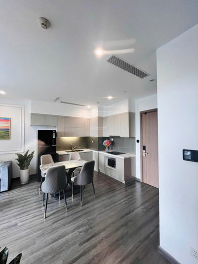 Chính chủ cần bán căn 1PN+ loại diện tích lớn 50,2m2 toà R1.03, view CV Gia Lâm, tầng trung đẹp.