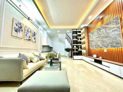 Lô Góc Cầu Giấy 40m2 - 5 Tầng - Gần Phố - Ở Ngay - Giá 9,8 Tỷ ( TL )