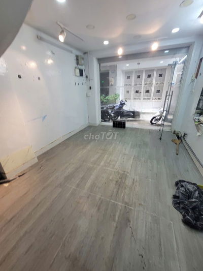 5PN, 3WC. Nhà 4 tầng HXH Ngô Quyền Q10. DT: 4x10m. Giá 14 triệu/th