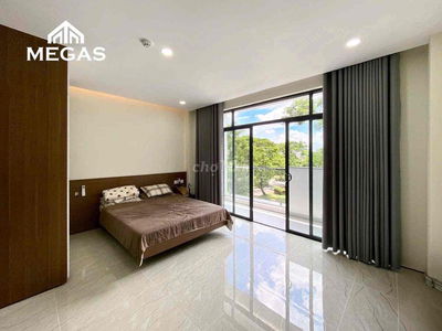 Studio full nội thất ban công  siêu rộng ngay vòng xoay Dân Chủ