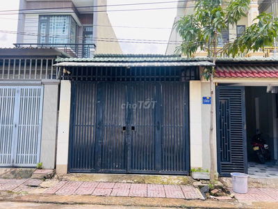 Bán đất tặng nhà tạm cấp 4 gần chợ Tân Long - Vincom 550 Dĩ An