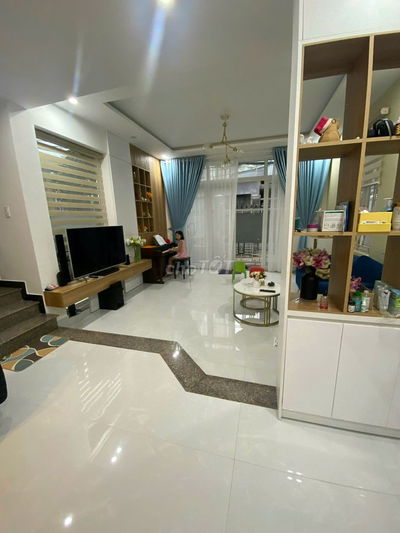 Cho thuê nhà nguyên văn Nguyễn Văn Linh, 3 tầng, 3 PN, gần sân bay