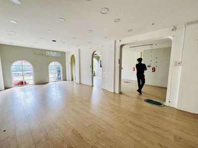 8x18m - Giá thuê rẻ 30TR - Nhà Mặt tiền Đinh Tiên Hoàng, Quận 1, 3Tang
