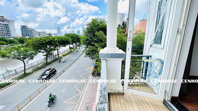 CHÍNH CHỦ TRỐNG STUDIO BAN CÔNG 40m2  VIEW BỜ KÈ GIÁP QUẬN 1 CHỈ 6.9Tr