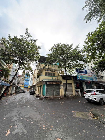 Cho thuê căn góc Văn Cao, 8x20m, 2 lầu