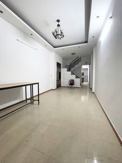 Cần bán nhanh nhà 4 tầng hxh khu sân bay Bạch Đằng