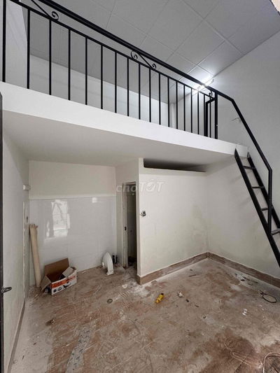 DÃY PHÒNG TRỌ MỚI XÂY NẰM ĐỐI DIỆN ETOWN THUẬN TIỆN QUA NHÀ GA T3