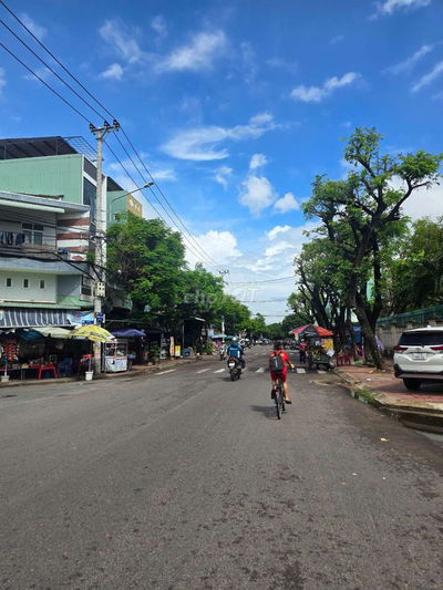 Bán nhà mặt tiền Thành Thái, ngay chợ, ngay trường