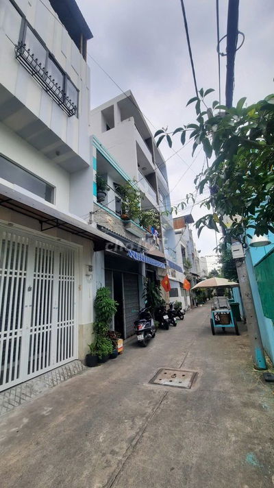 NHÀ 3 TẦNG 6 PHÒNG NGỦ + SÂN THƯỢNG - HXH - Đ.TÂN KỲ TÂN QUÝ