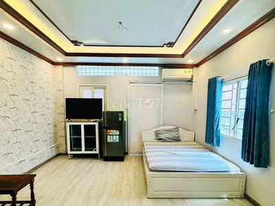 Chính chủ bán nhà 1 trệt 1 lầu, 2 mặt hẻm đường Cao Đạt Quận 5.