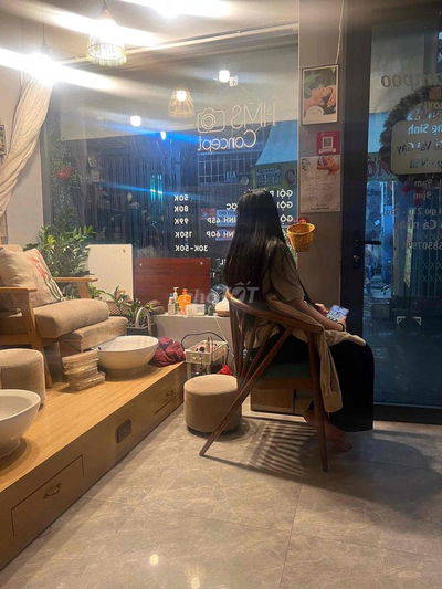Sang Tiệm Làm Đẹp hoặc Mặt Bằng