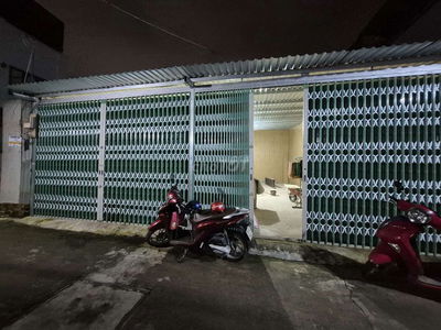 10 tr Nhà Kho Mới gạch men trần laphong 10x14